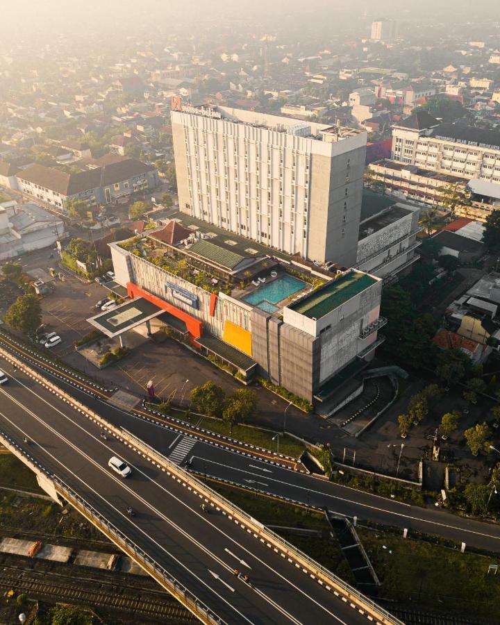 Swiss-Belinn Saripetojo Solo Exteriör bild