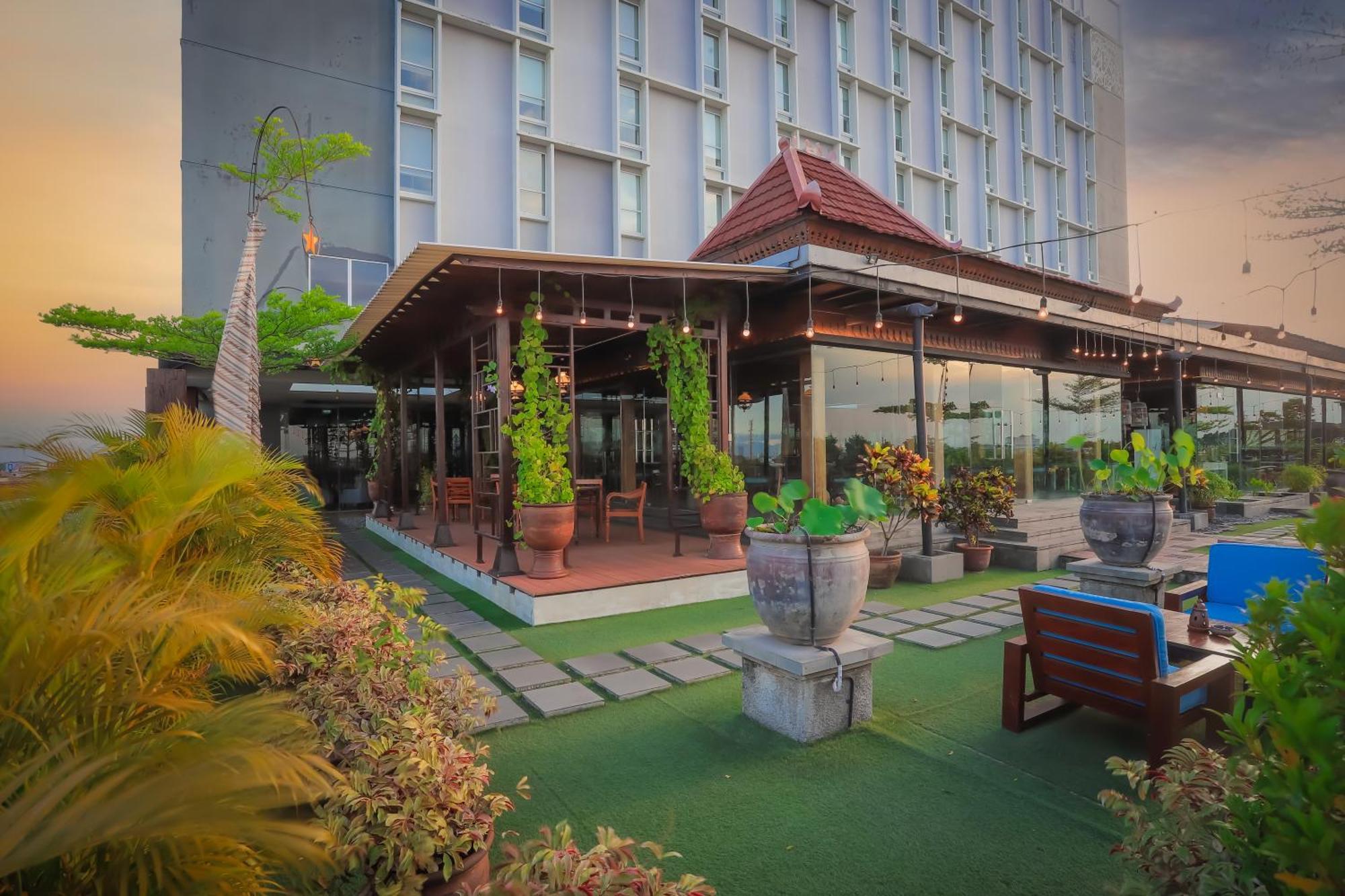 Swiss-Belinn Saripetojo Solo Exteriör bild