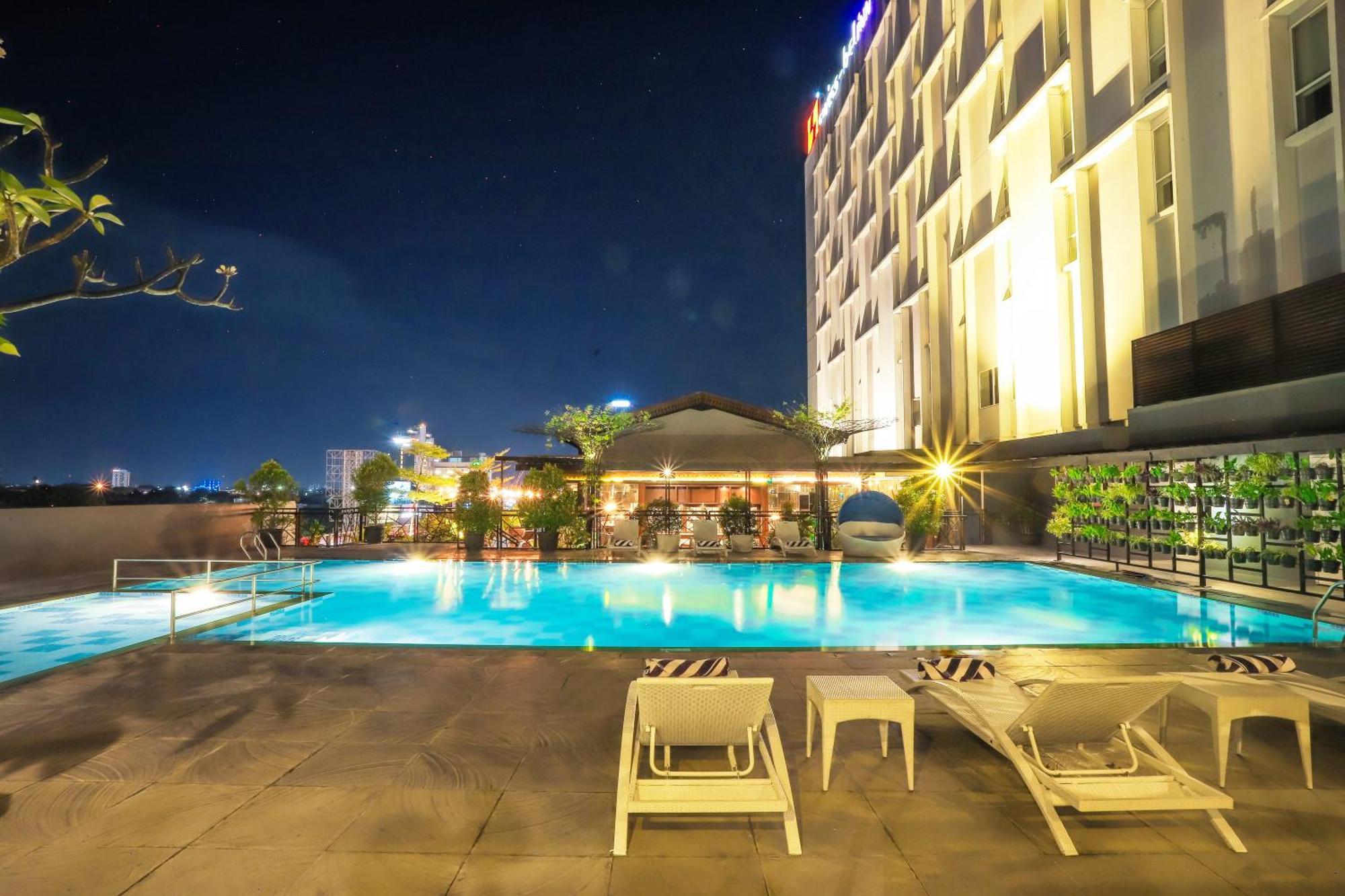 Swiss-Belinn Saripetojo Solo Exteriör bild