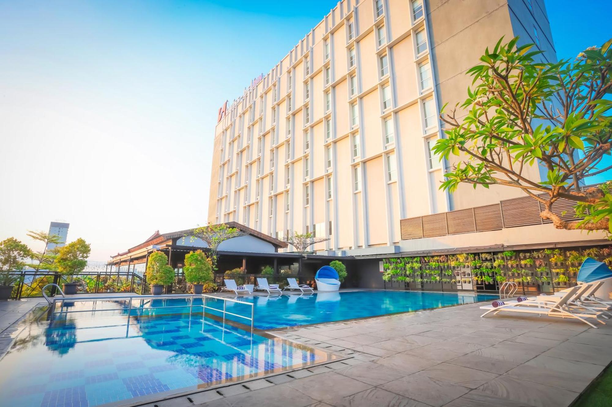 Swiss-Belinn Saripetojo Solo Exteriör bild