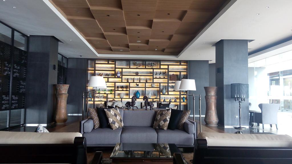 Swiss-Belinn Saripetojo Solo Exteriör bild