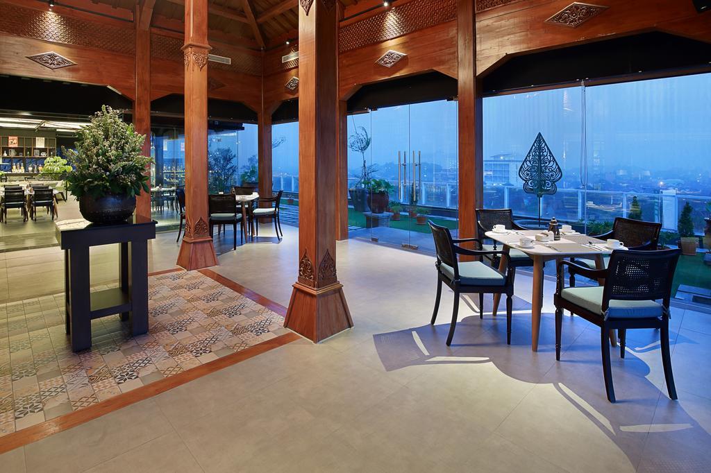 Swiss-Belinn Saripetojo Solo Exteriör bild